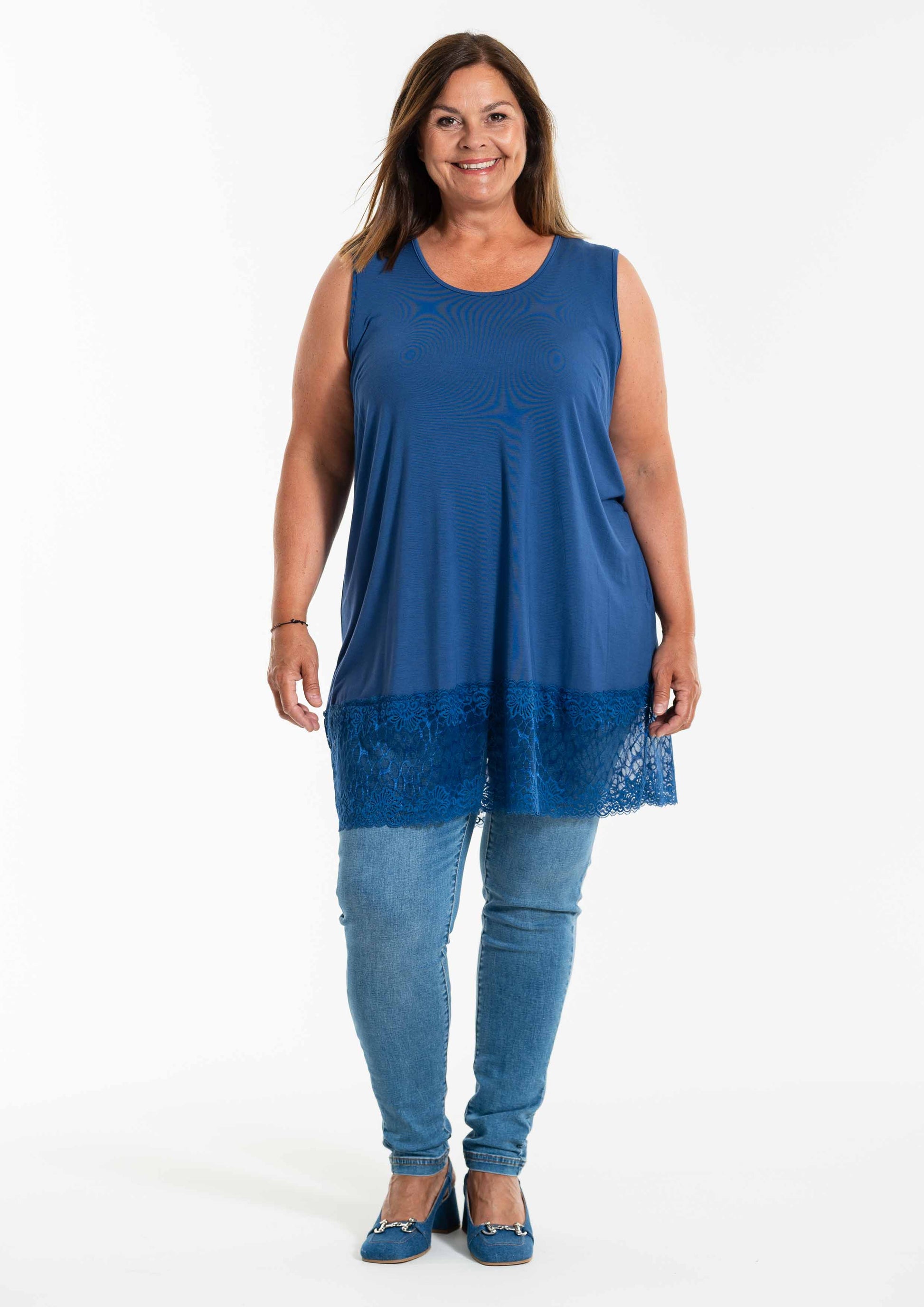 GOAnny Top with lace