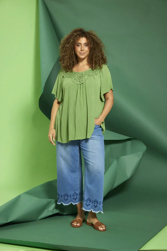 Sådan finder du den perfekte plus size jeans