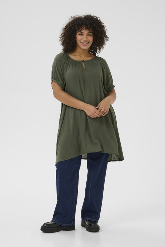 Fin tunika med korte ærmer fra Kaffe Curve