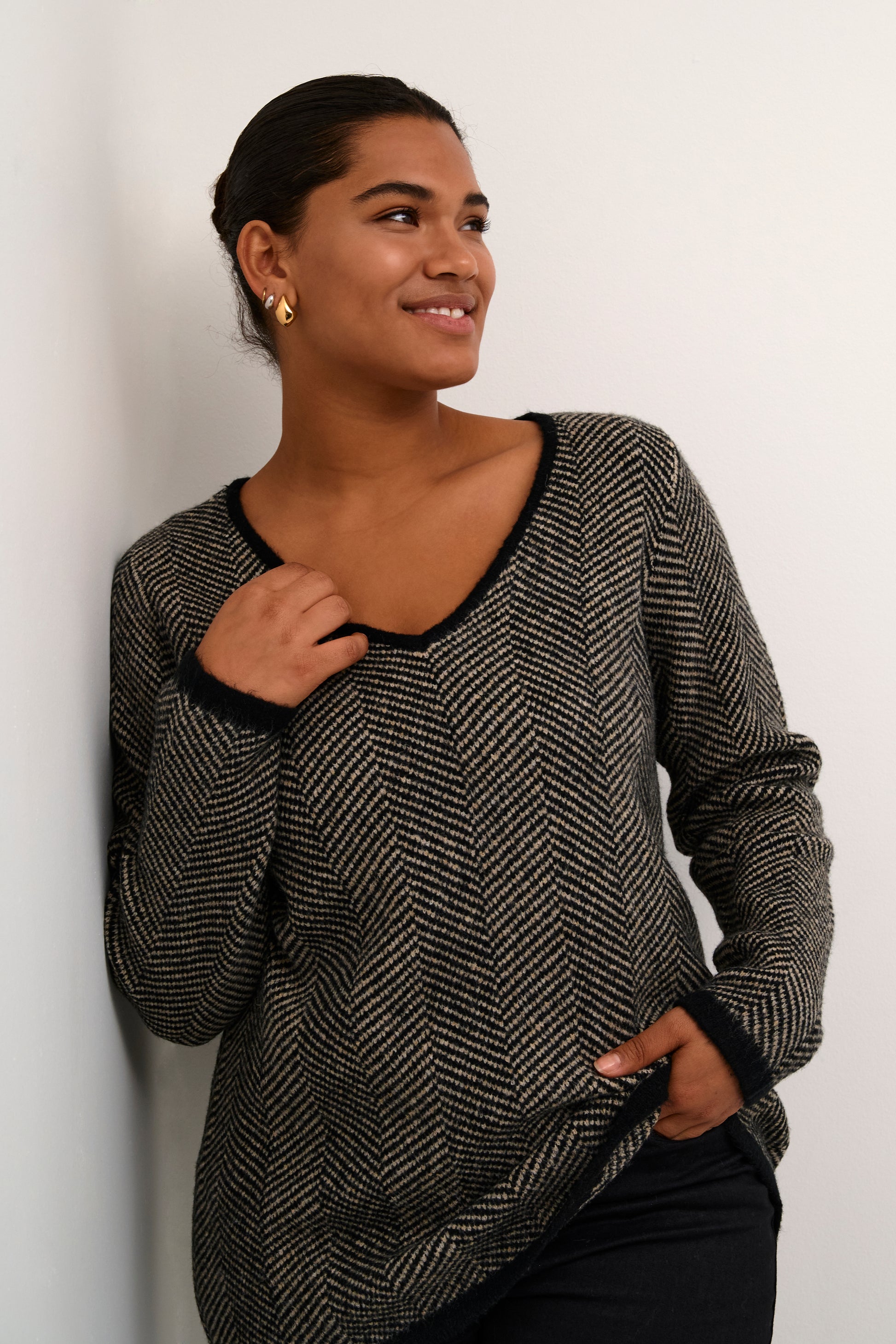 KcVerina V-Neck Pullover