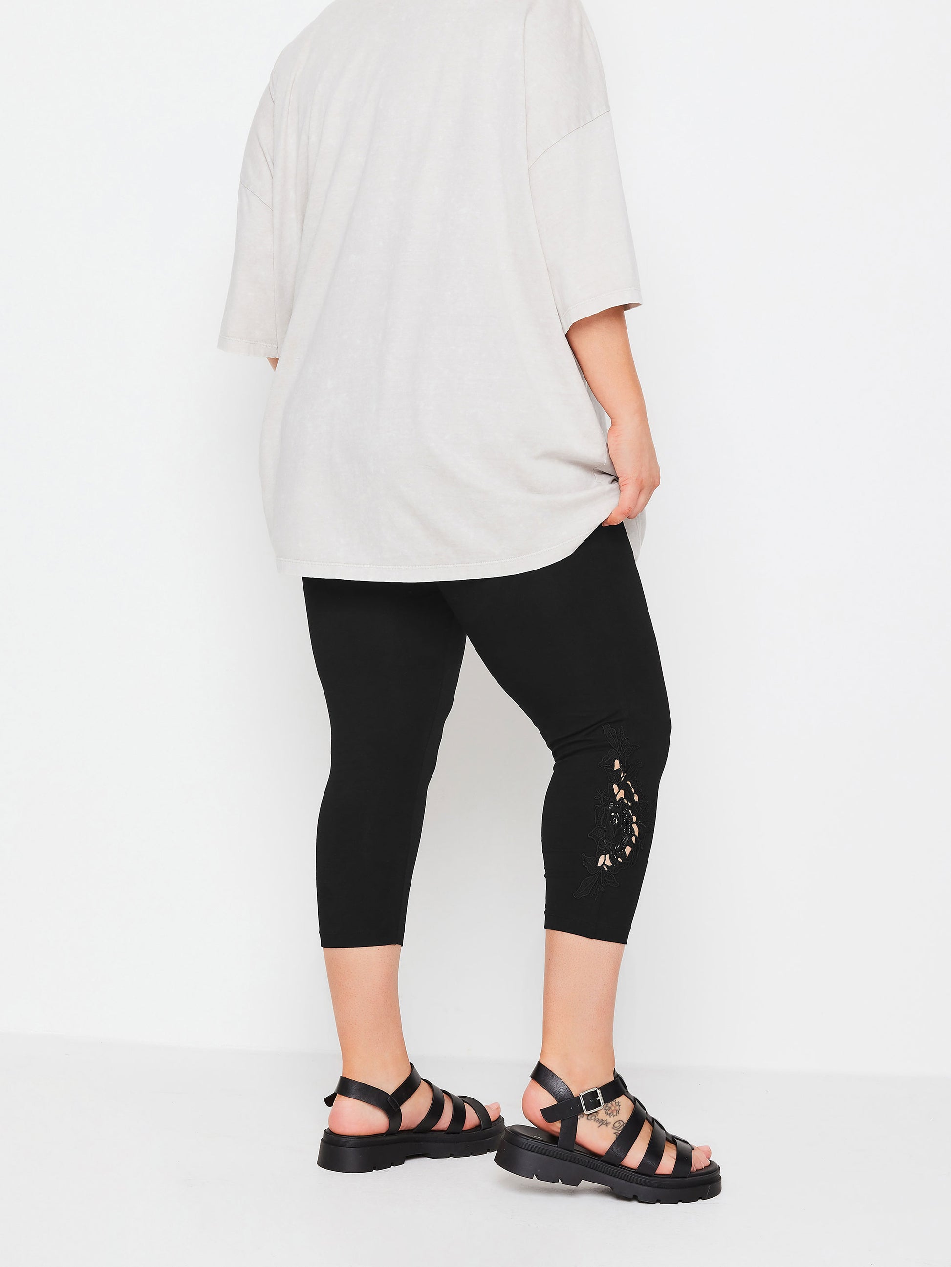 YoGuipure Lace Crop Legging