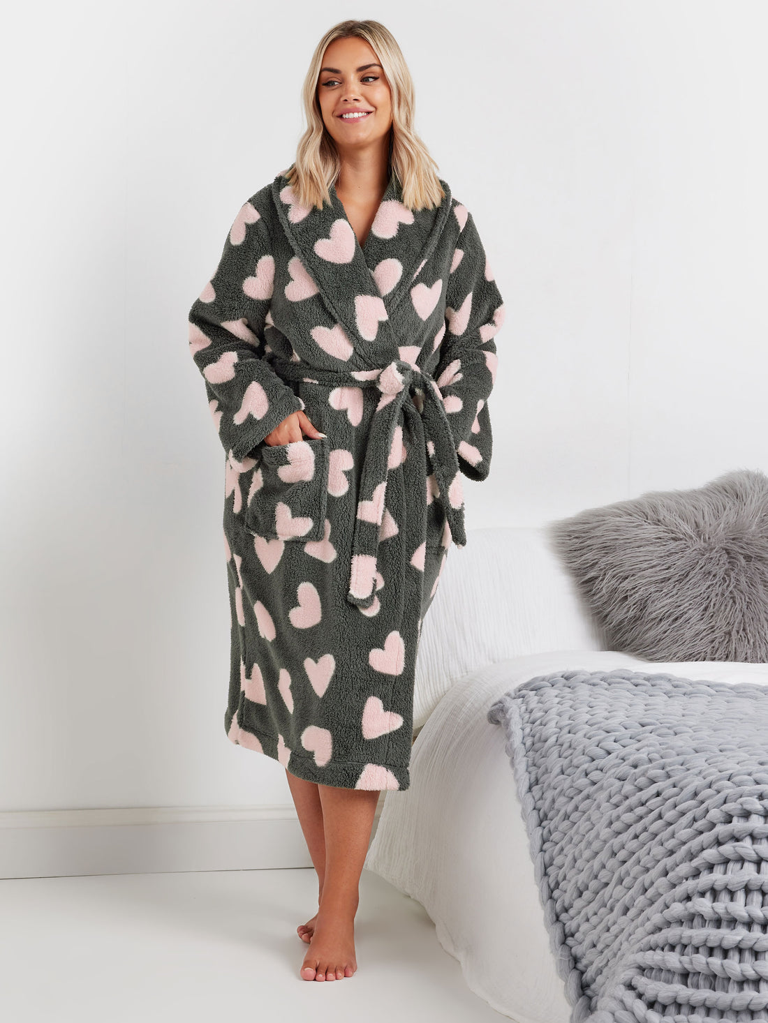 YoFLUFFY HEART SHAWL COLLAR ROBE