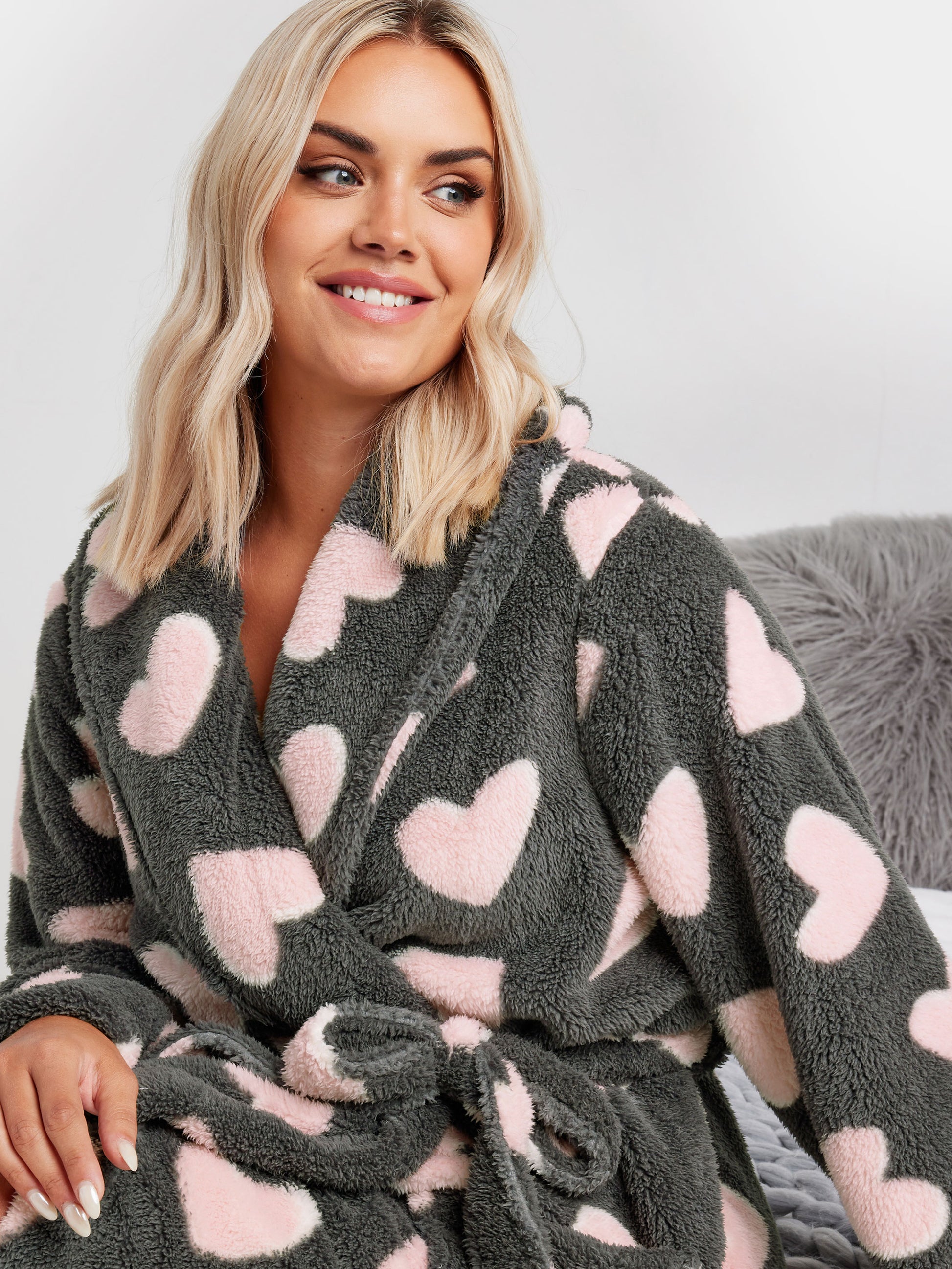 YoFLUFFY HEART SHAWL COLLAR ROBE