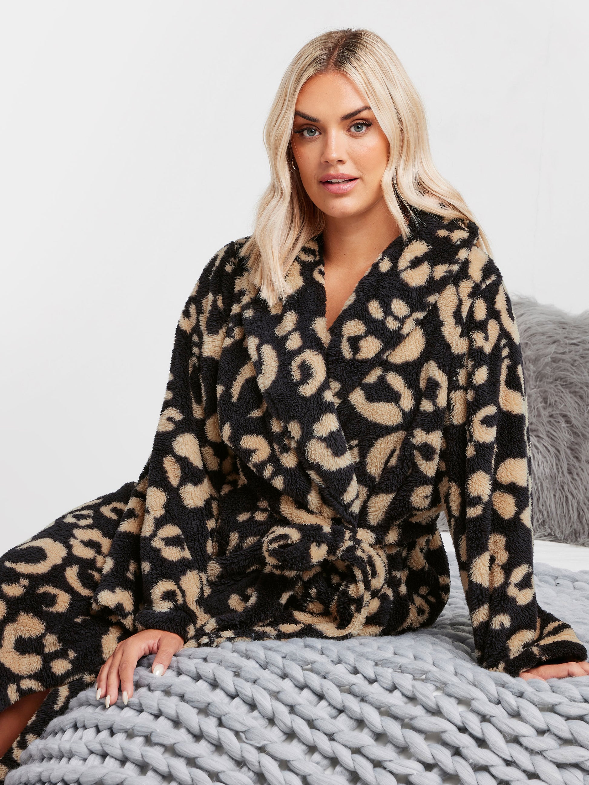 YoFLUFFY ANIMAL SHAWL COLLAR ROBE