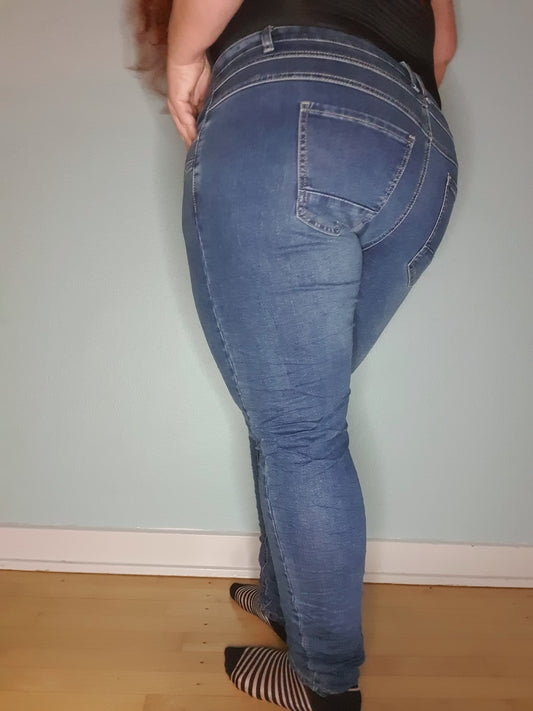 Plus Size Jeans til store kvinder - Find altid over 100 unikke jeans her