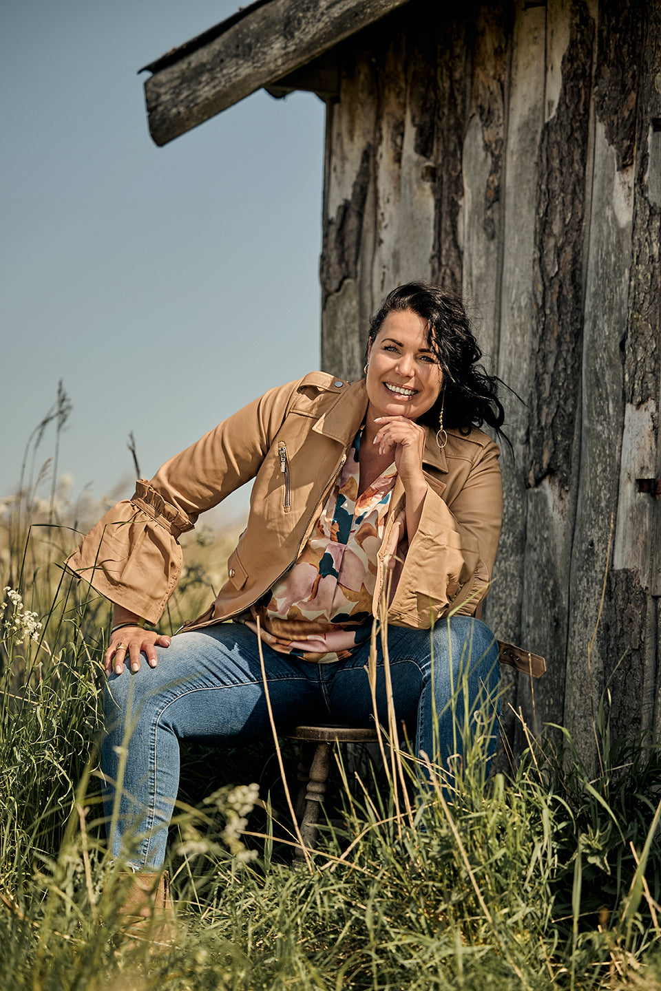 Beige plus size jakke