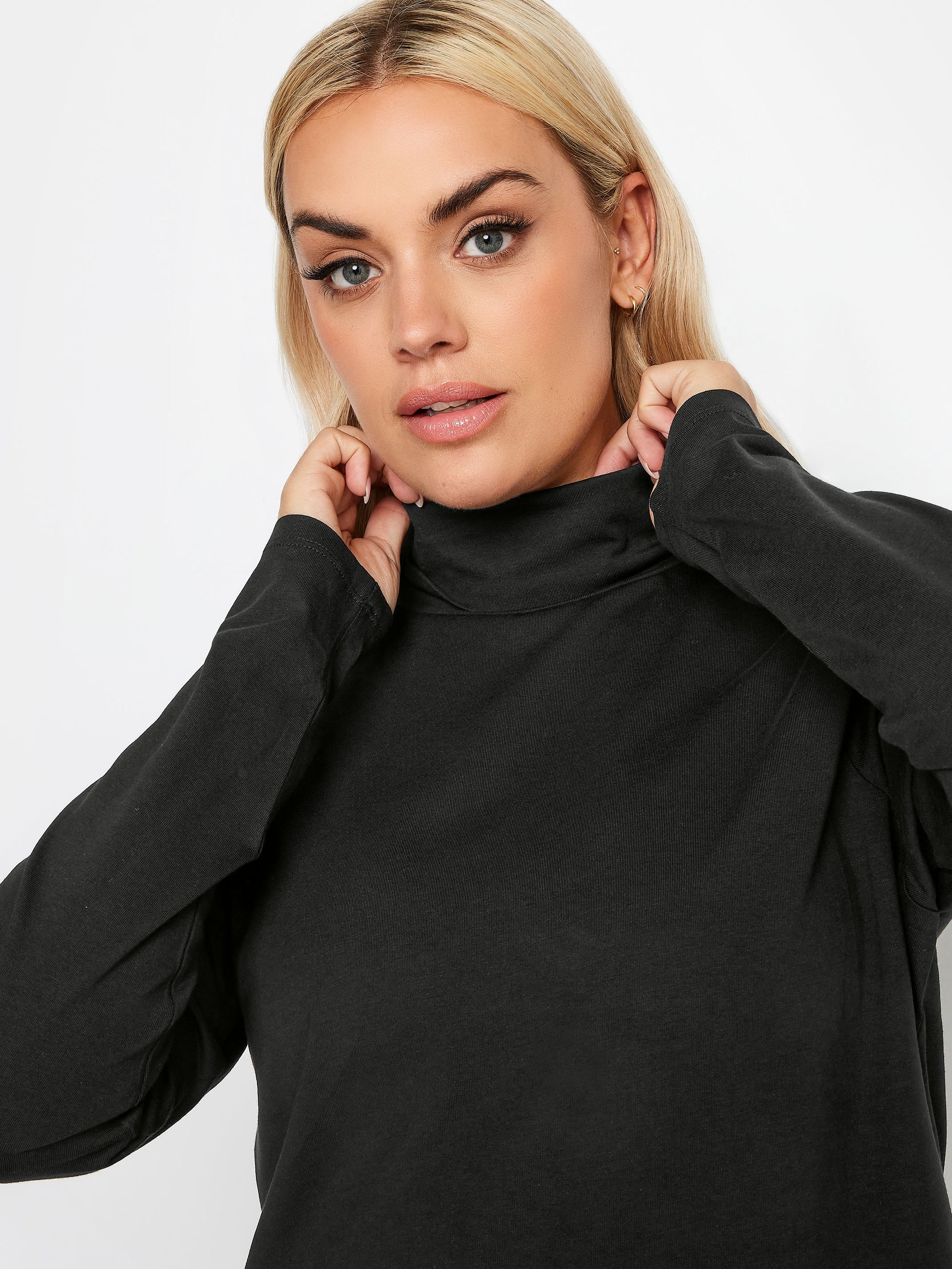 YoLS TURTLE NECK TOP BLACK