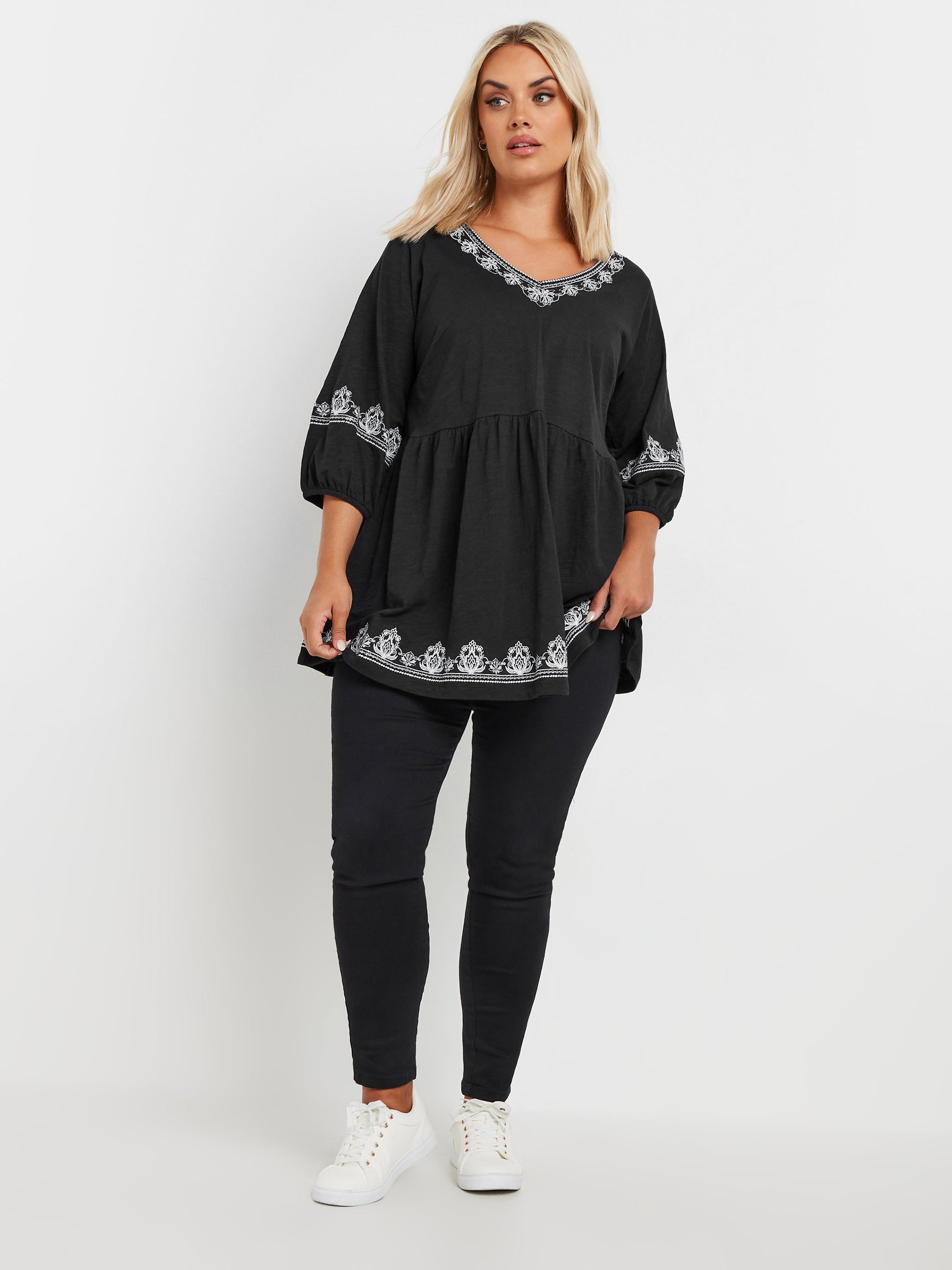 YoEMBROIDERED 3/4 BLOUSE