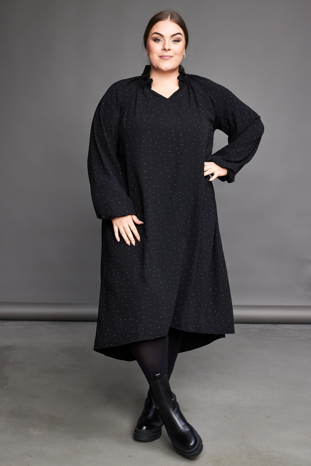 OxRaglan Dress w V neck flair collar edge - Black