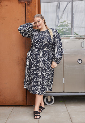 OxLong 62927 - Kjole med Smock