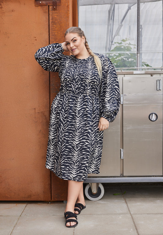 OxLong 62927 - Kjole med Smock