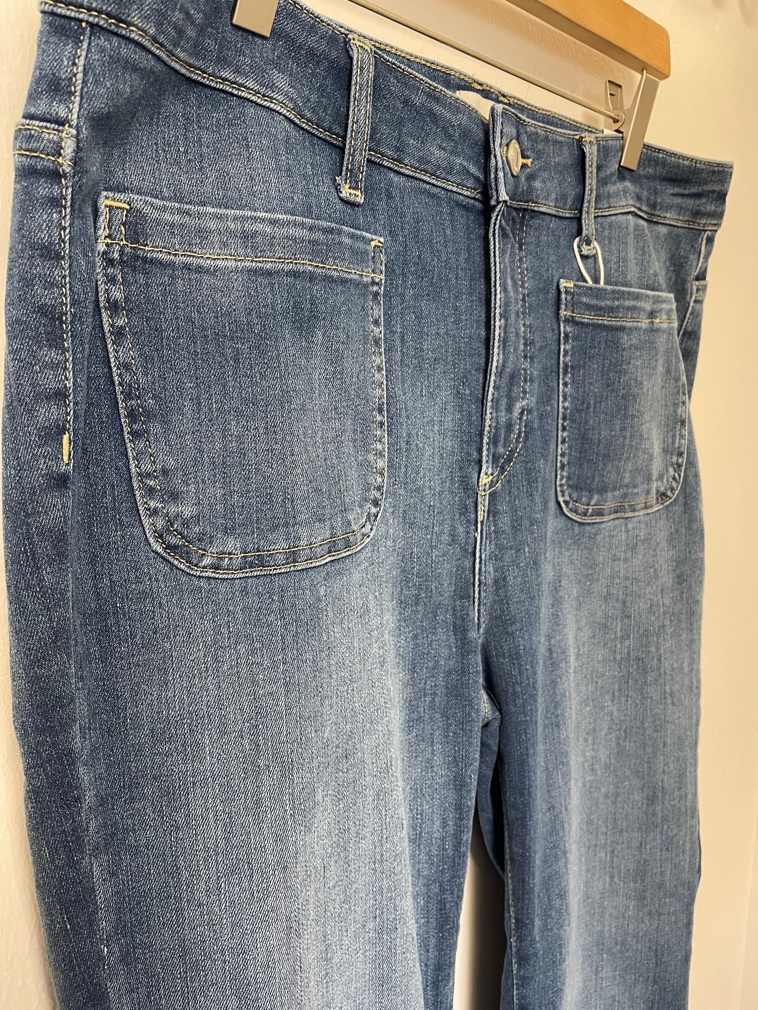 CARLUNA HW PATCH FLARED JEANS