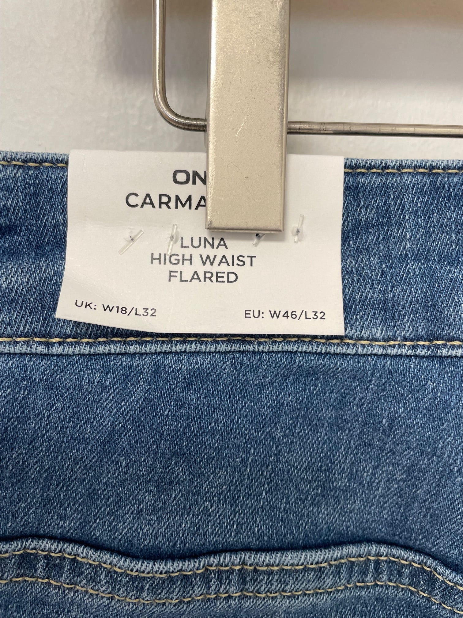 CARLUNA HW PATCH FLARED JEANS