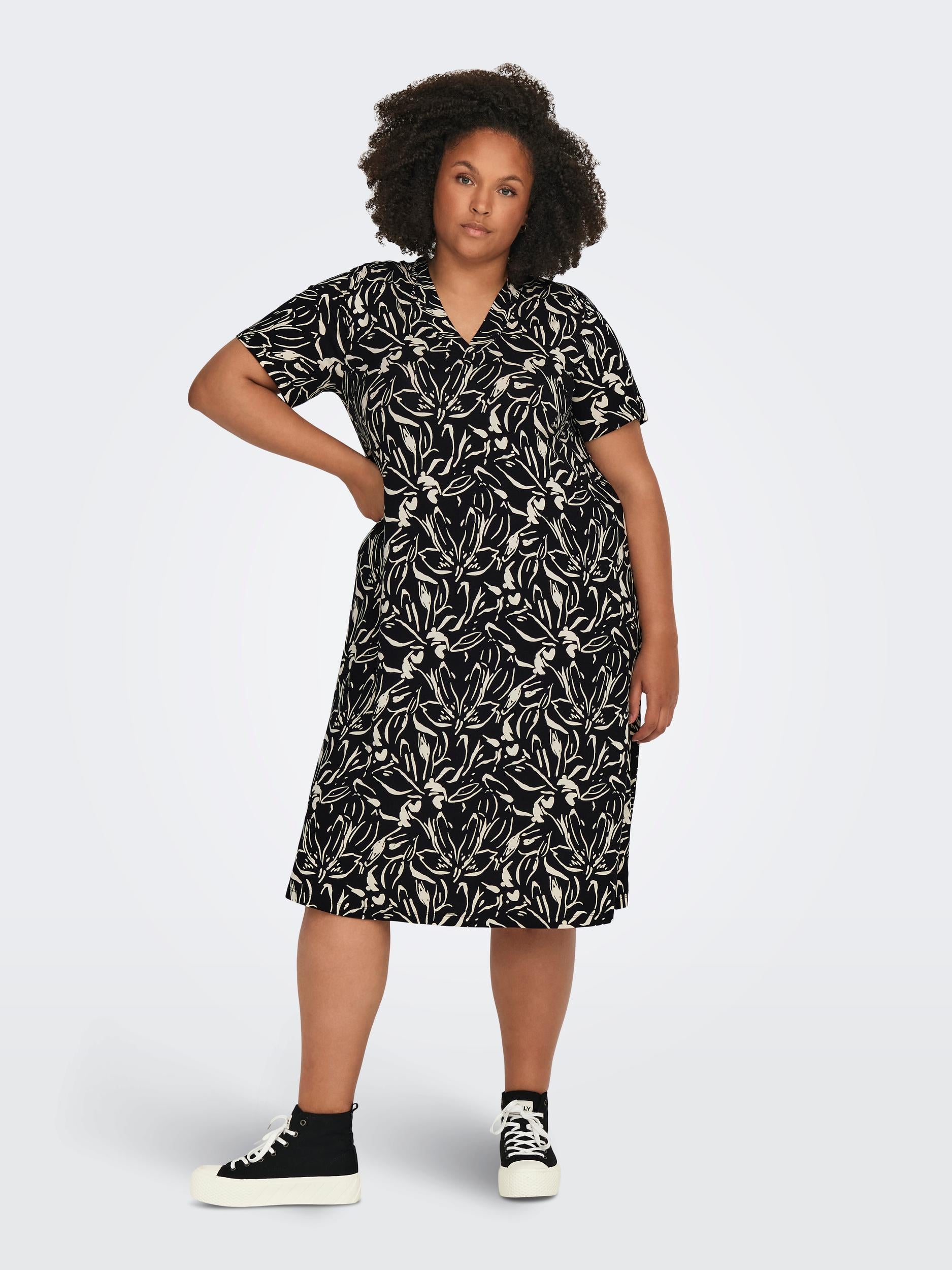 CARFYRLA S/S V-HALS BLK AOP DRESS