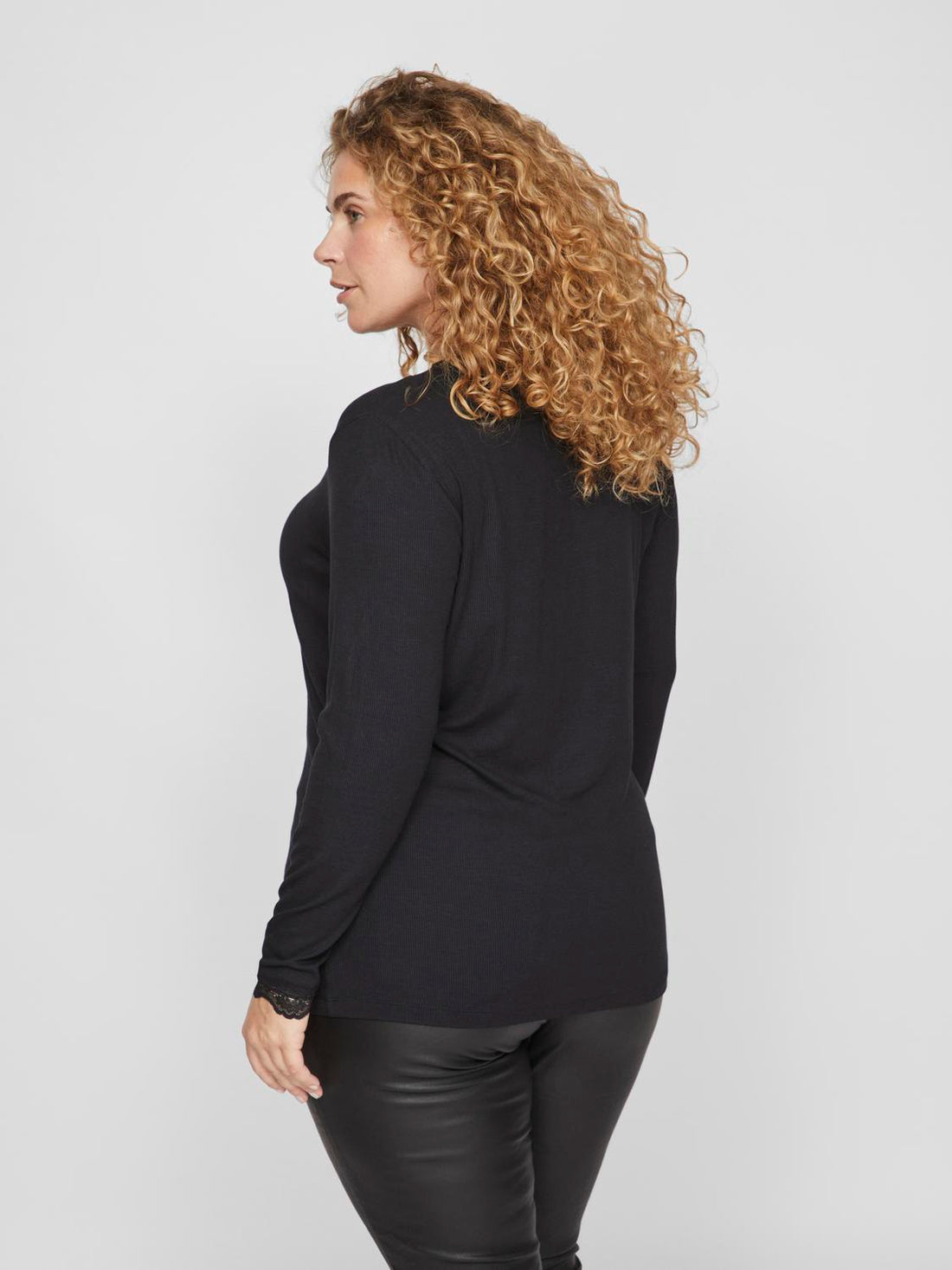 VIJAVONA WIDE O-NECK LS TOP