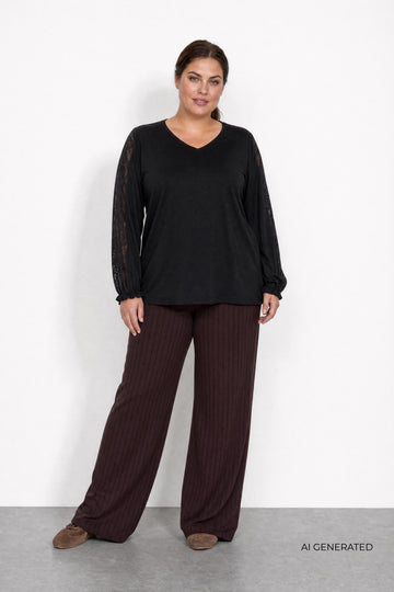 WaSTELLA 29 - Bluse med Blondedetaljer