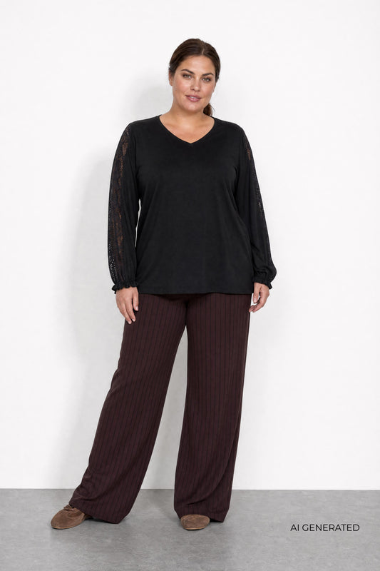 WaSTELLA 29 - Bluse med Blondedetaljer