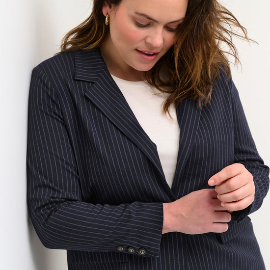 KcWinna Pinstripe Blazer-Pluspige