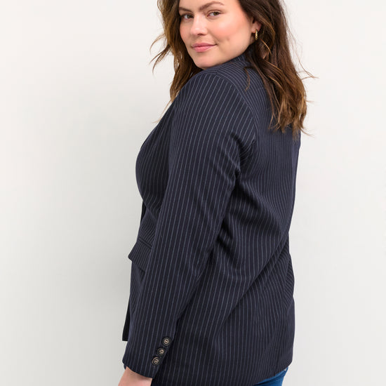 KcWinna Pinstripe Blazer-Pluspige
