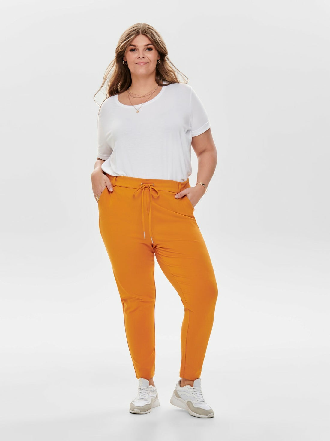 De populære Goldtrash pants fra Carmakoma-Pluspige