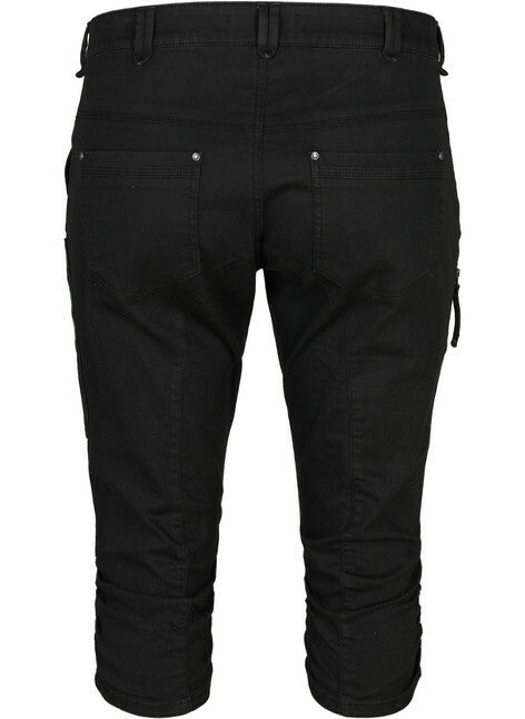 Capri jeans med fede detaljer fra Zizzi-Pluspige