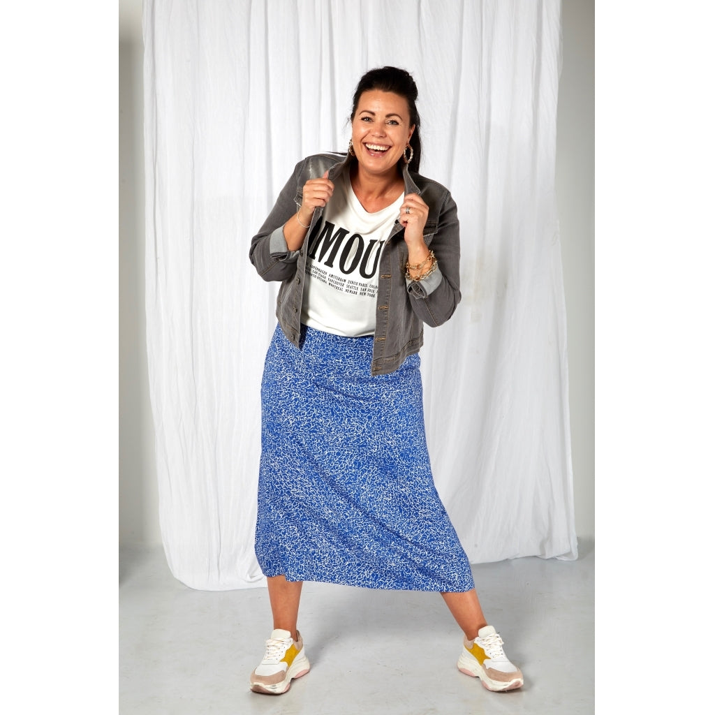 Fed grå denimjakke med slid fra Zoey-Pluspige