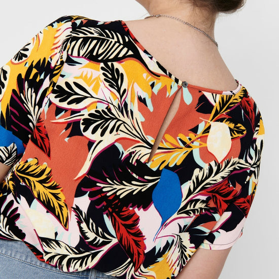 T-shirts i smarte prints fra Carmakoma!-Pluspige