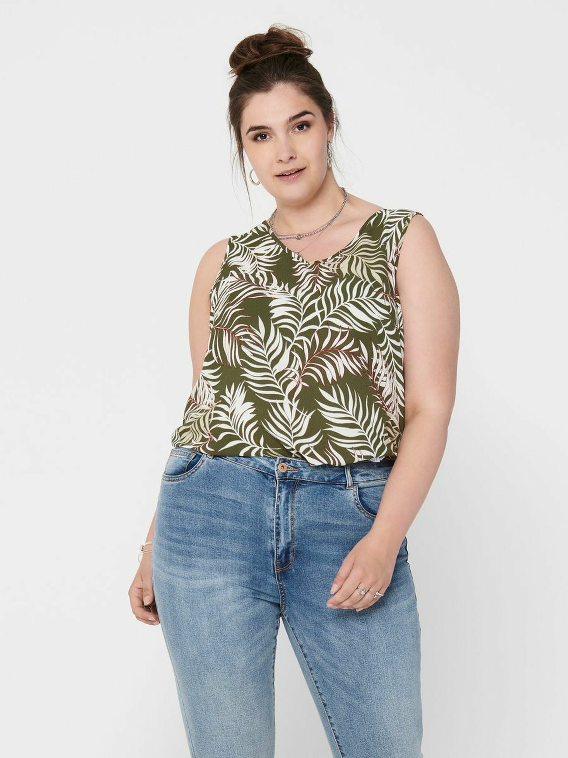 Top med V-hals fra Carmakoma!-Pluspige