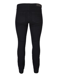 Sorte jeans med mellemhøj talje og smalle ben fra Junarose-Pluspige