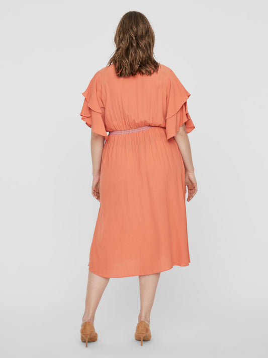 Viscosekjole med bælte-detalje fra Junarose-Pluspige