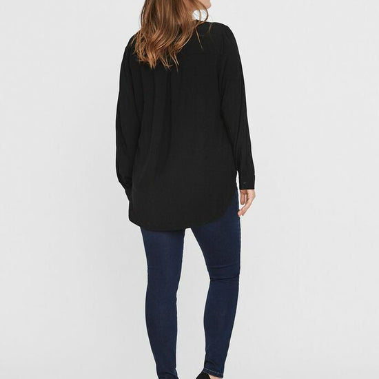 Sort skjorte med god længde fra Junarose!-Pluspige