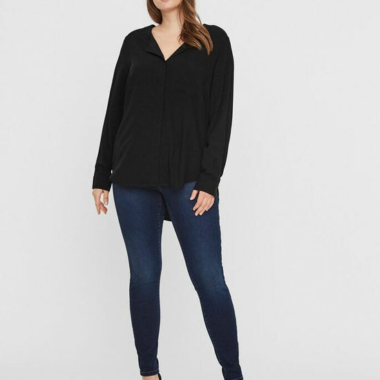 Sort skjorte med god længde fra Junarose!-Pluspige