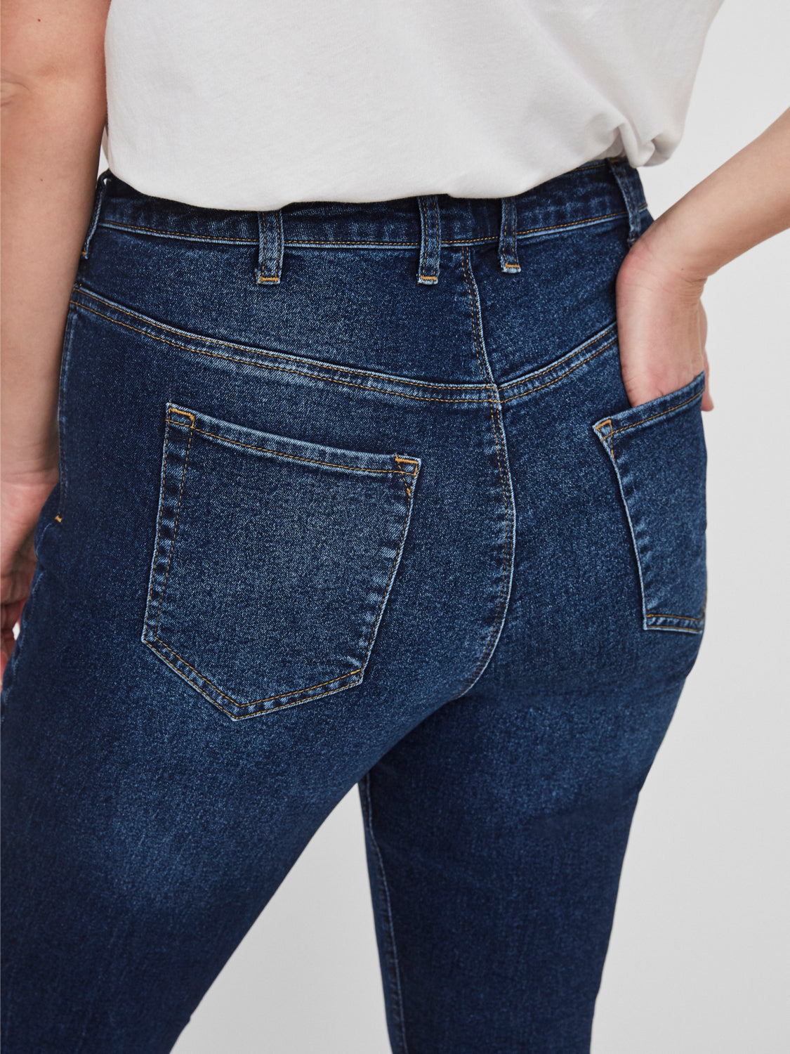 Stretchy jeans med høj talje smalle ben fra Junarose!-Pluspige