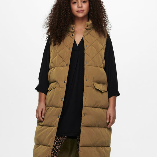 Smart quiltet vest fra Carmakoma-Pluspige