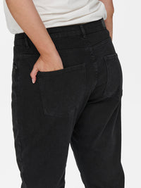 Sorte mom-jeans fra Carmakoma-Pluspige