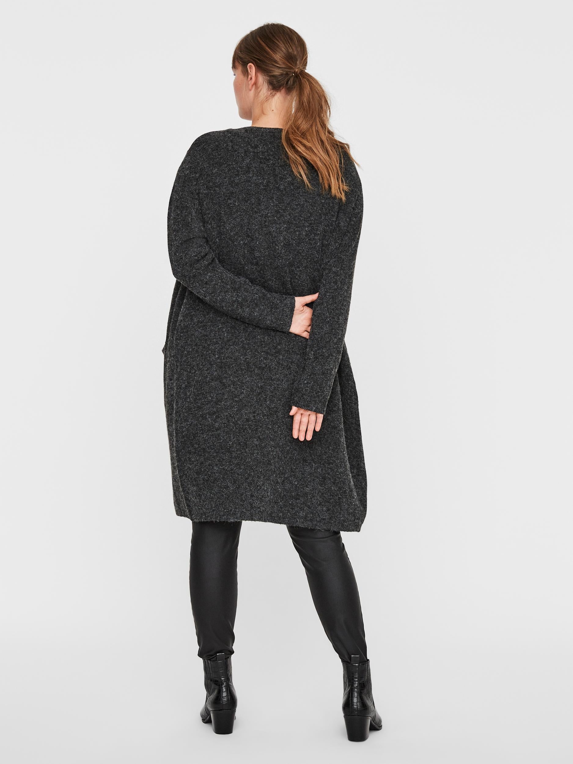 Lang cardigan fra Vero Moda Curve-Pluspige