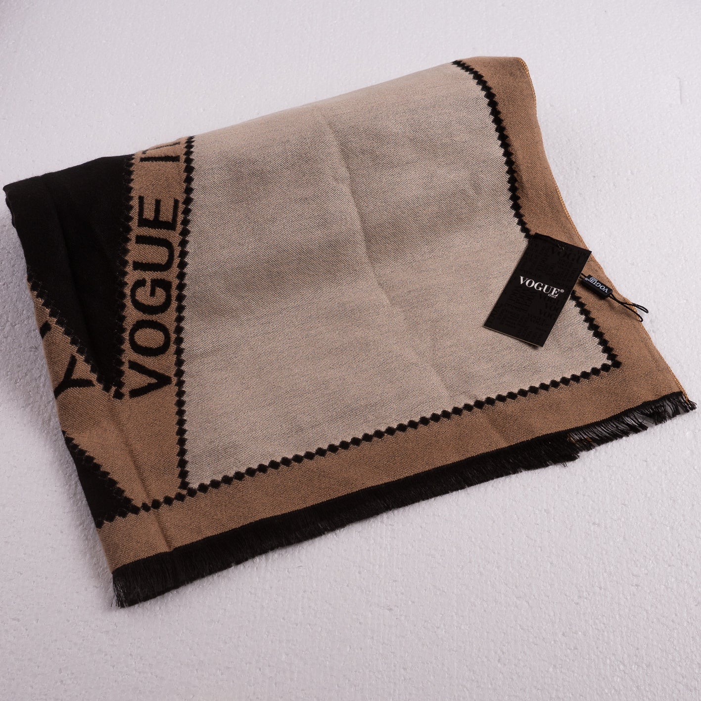 Tykt flot viscose-tørklæde med Vogue print-Pluspige