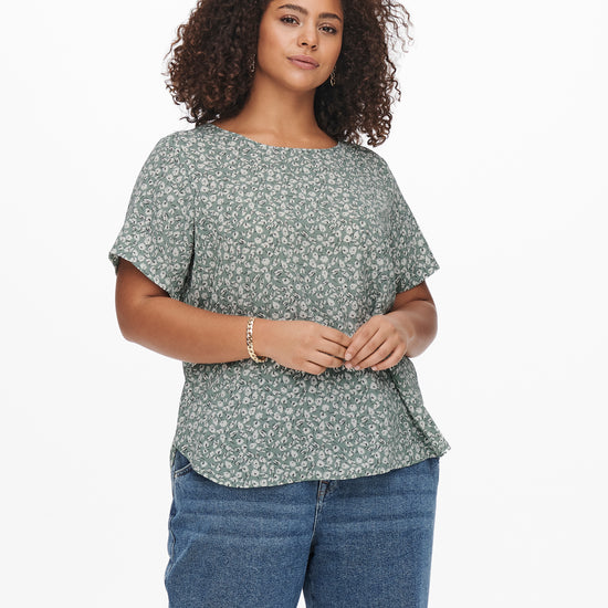 Bluse med hvide blomster og korte ærmer fra Carmakoma-Pluspige