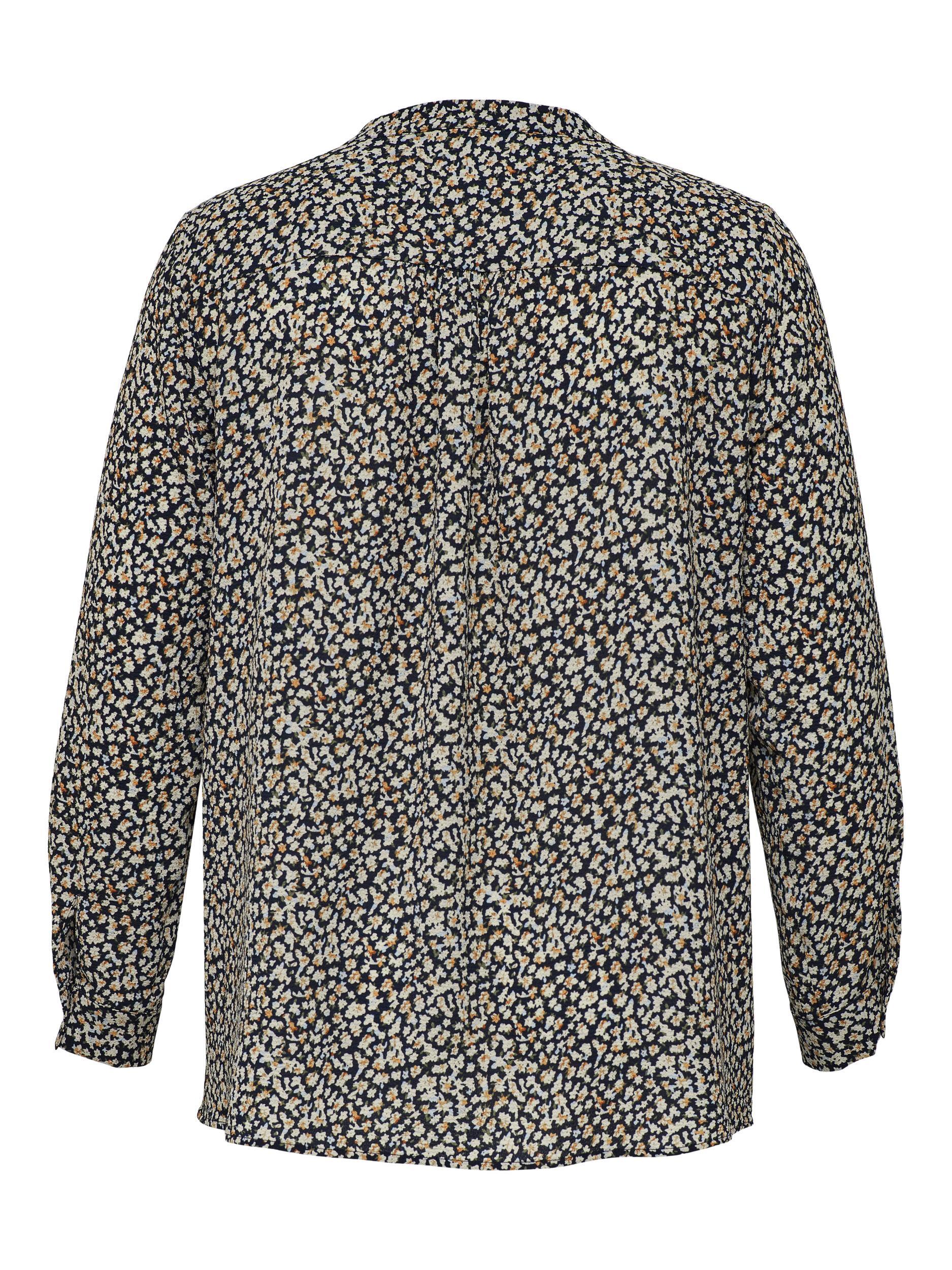 Skjorte med print fra Carmakoma-Pluspige