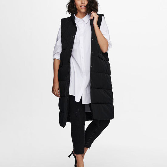 Smart quiltet vest fra Carmakoma-Pluspige