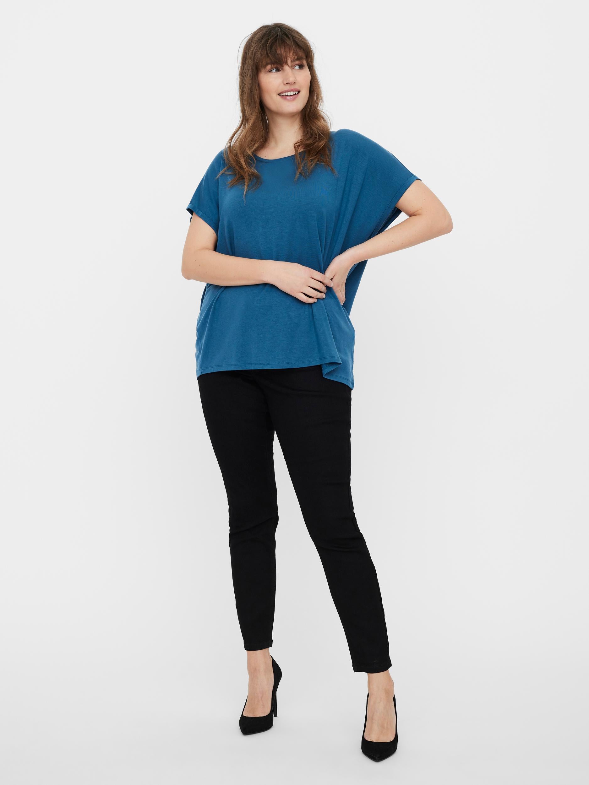 Fin t-shirt fra Vero Moda Curve-Pluspige