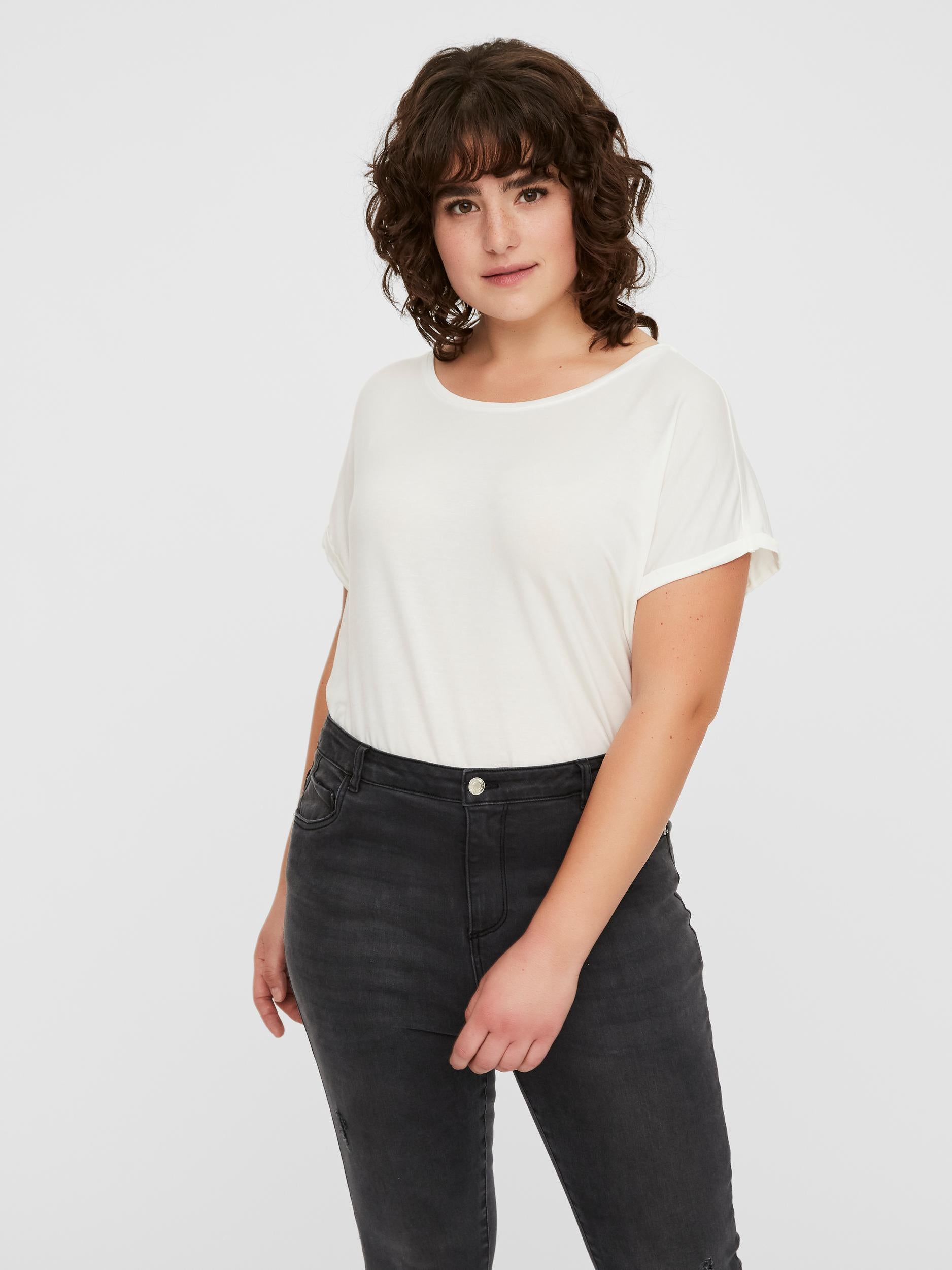 Fin t-shirt fra Vero Moda Curve-Pluspige