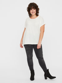 Fin t-shirt fra Vero Moda Curve-Pluspige