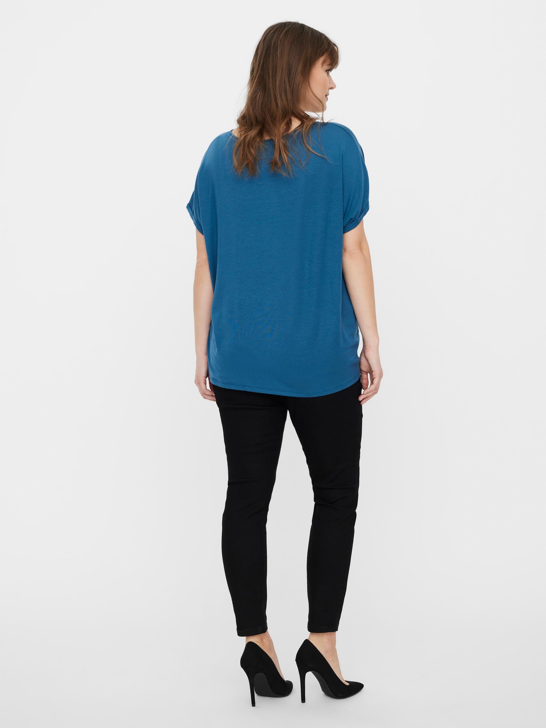 Fin t-shirt fra Vero Moda Curve-Pluspige