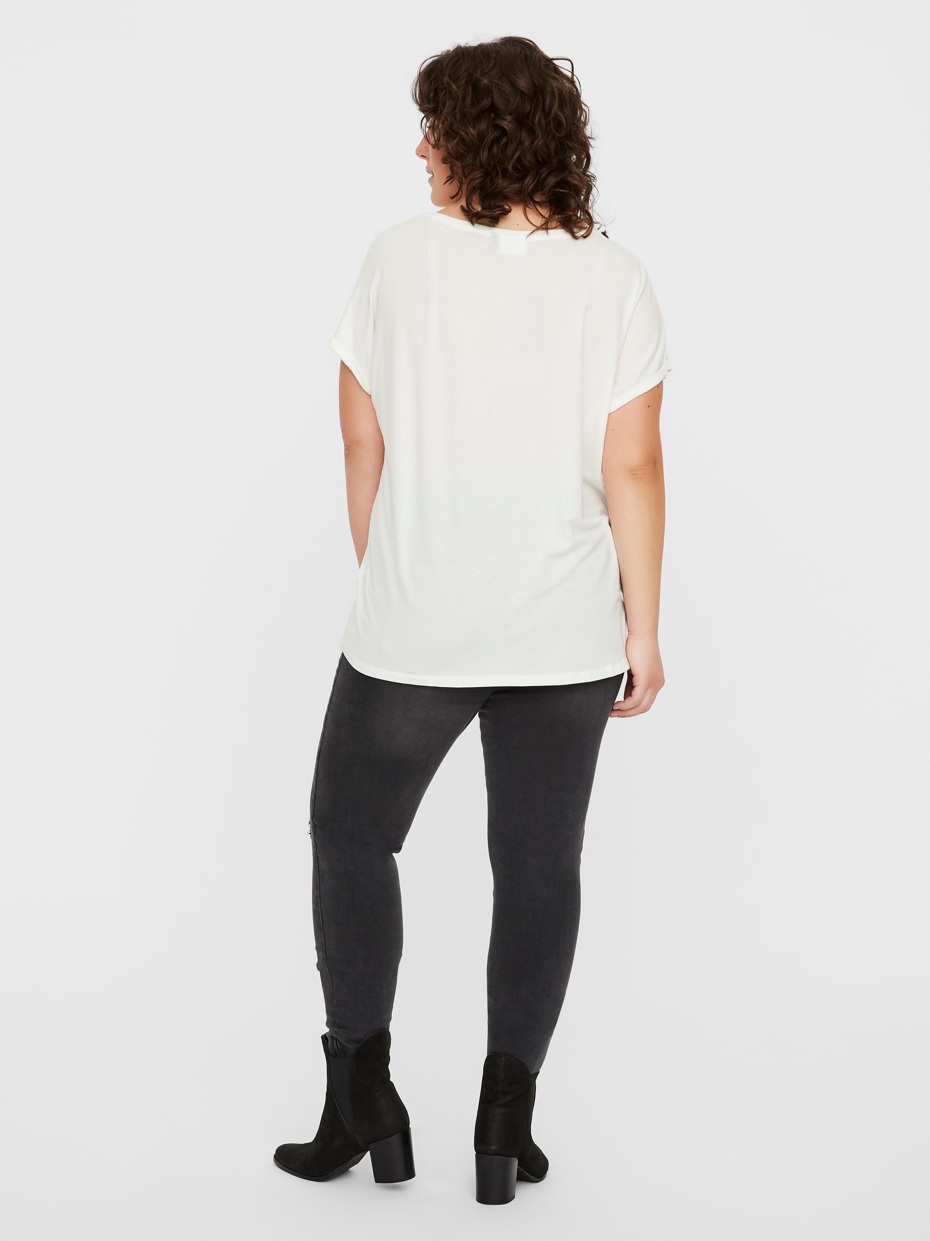 Fin t-shirt fra Vero Moda Curve-Pluspige