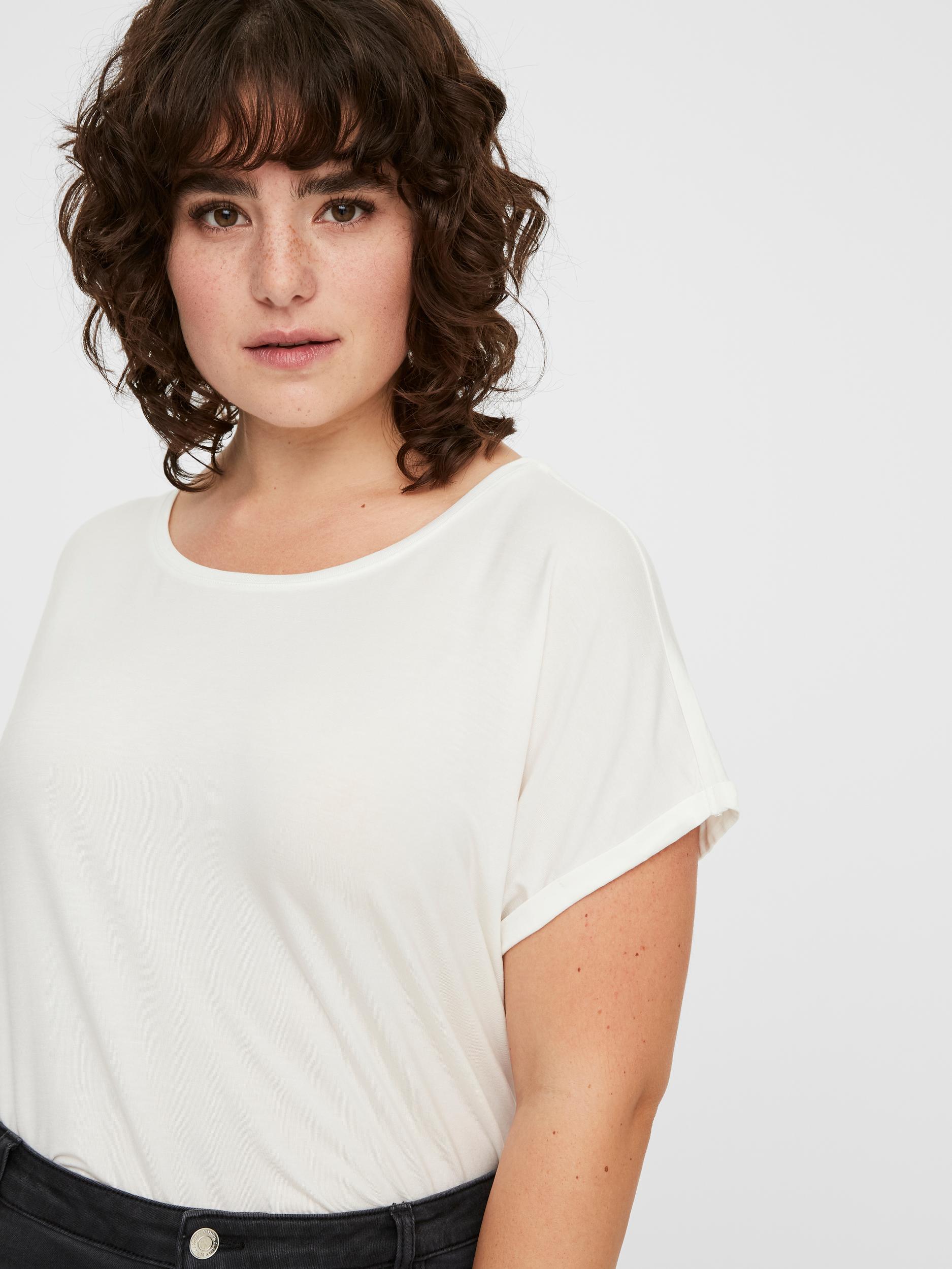 Fin t-shirt fra Vero Moda Curve-Pluspige