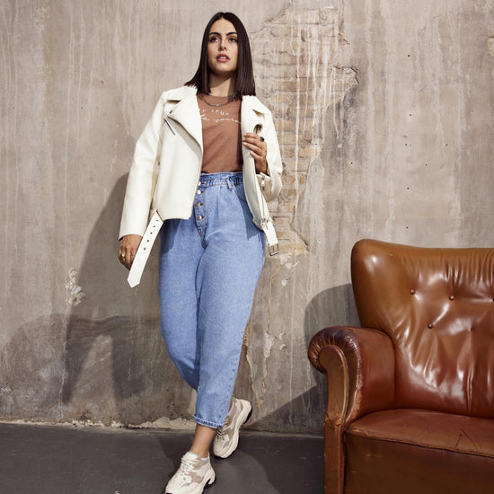 Løstsiddende jeans fra Carmakoma-Pluspige