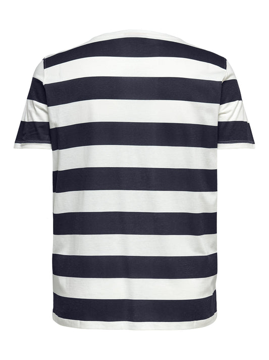 April stripe tee fra Carmakoma-Pluspige