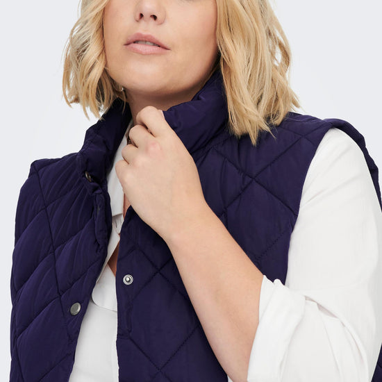 Smart quiltet vest fra Carmakoma-Pluspige
