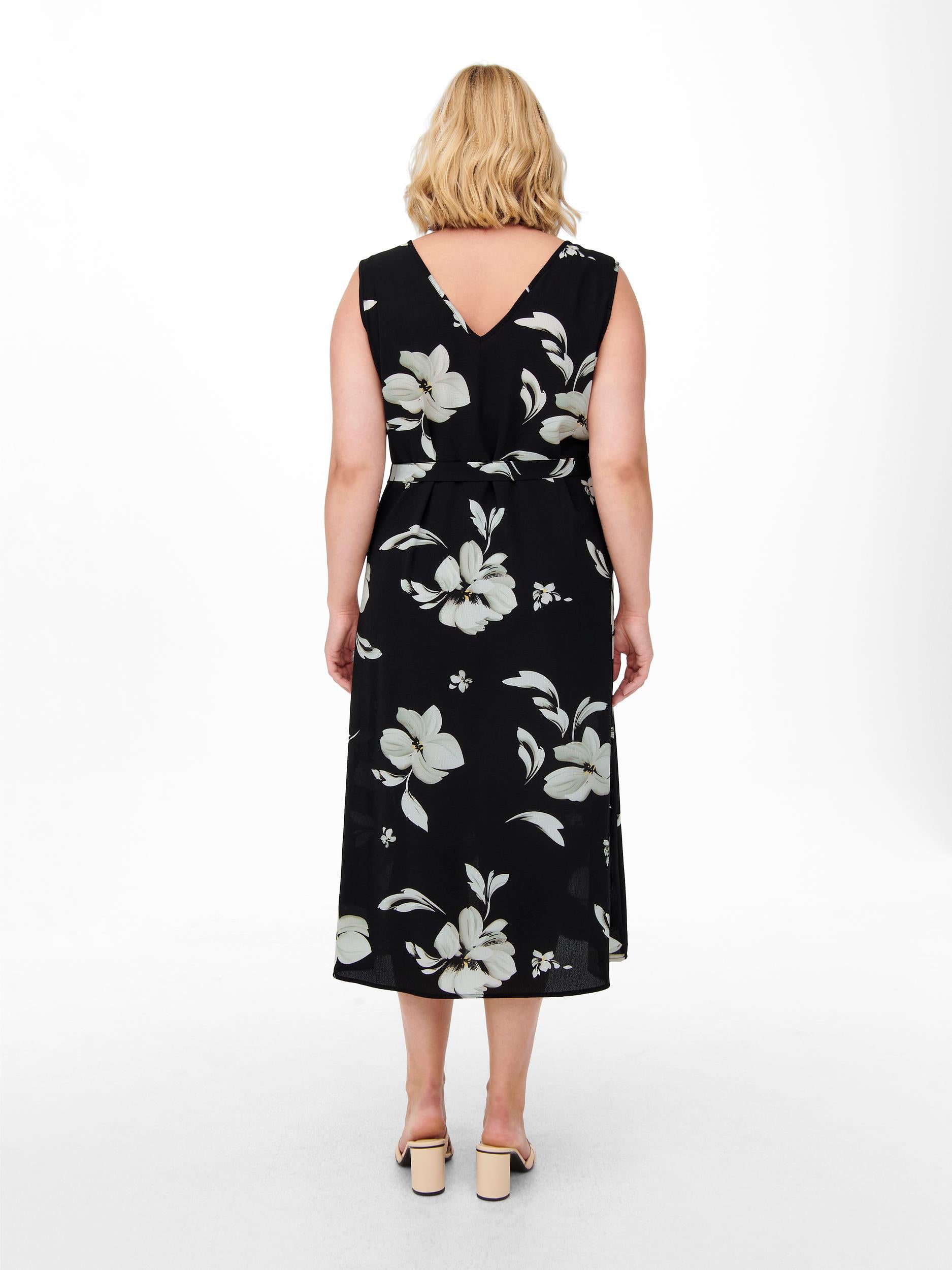 Carluxmille kjole fra Carmakoma-Pluspige